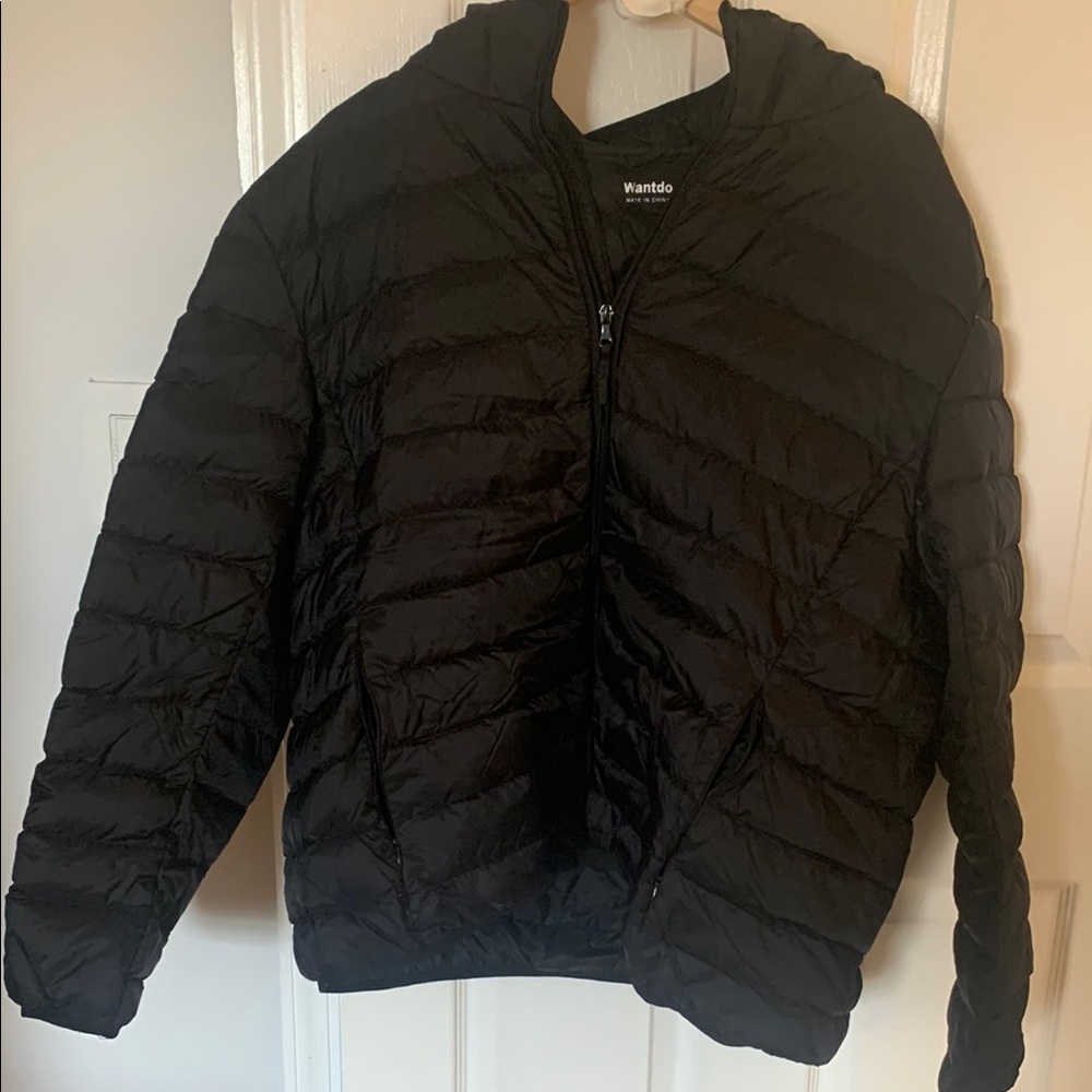 Black Puffer Jacket by Wantdo